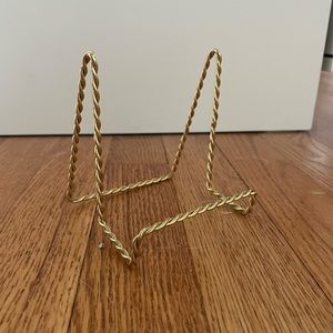 Gold wire sign holder
